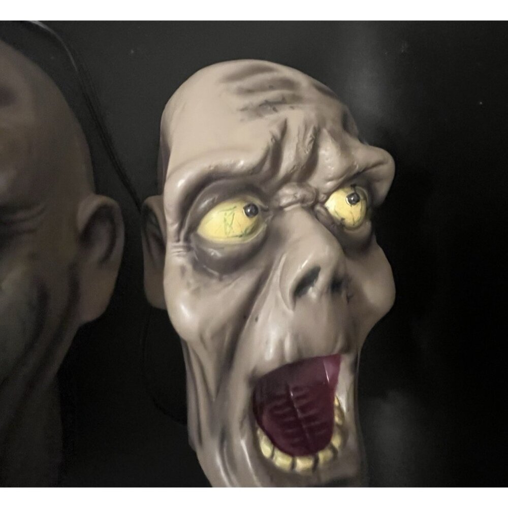 2010 Magic Power Halloween Zombie Lawn Stakes Sound Activated Lights Noise READ - Picture 13 of 14